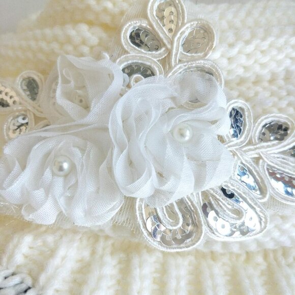 Women\'s Beautiful Style Crochet White Flower Brim Knit Winter Warm Hat Cap